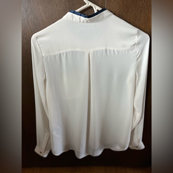 Dressy blouse! Ivory with navy blue trim silky neck. Banana Republic. - Picture 2 of 4
